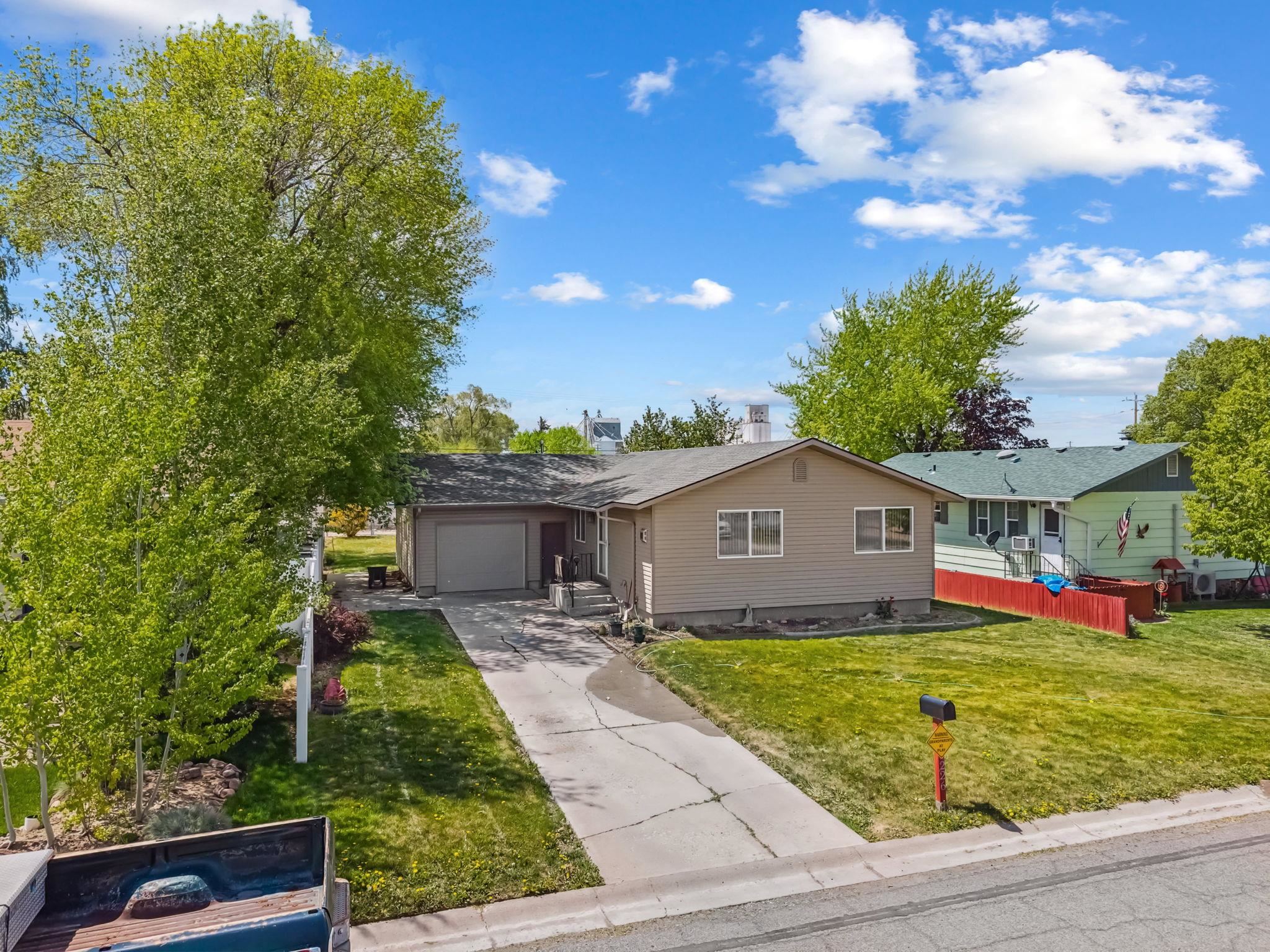 226 Adams Street, American Falls, Idaho image 1