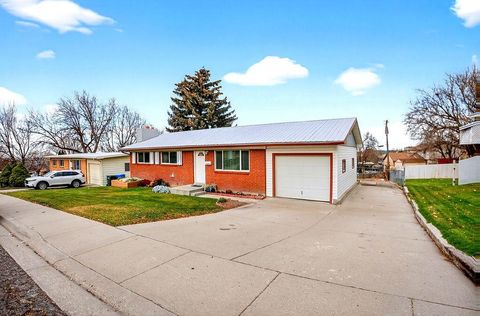 Photo of 1126 La Brea St, Pocatello, ID 83201 (MLS # 581162)