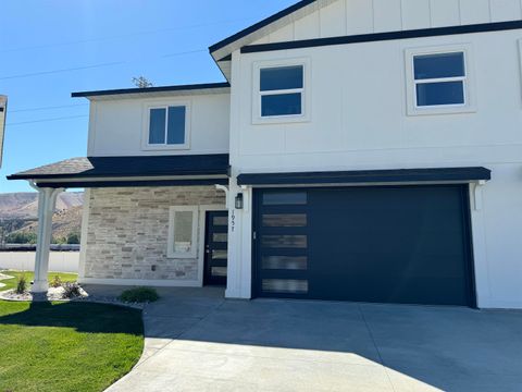 Photo of 1957 S 1st, Pocatello, ID 83201 (MLS # 576433)