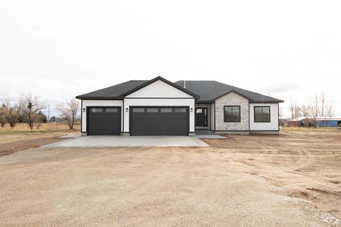 Photo of 522 W 265 N, Blackfoot, ID 83221 (MLS # 581227)