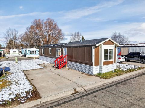 Mobile Home For Sale - 165 Hillcrest #62 Ave<br/> American Falls, ID 83211