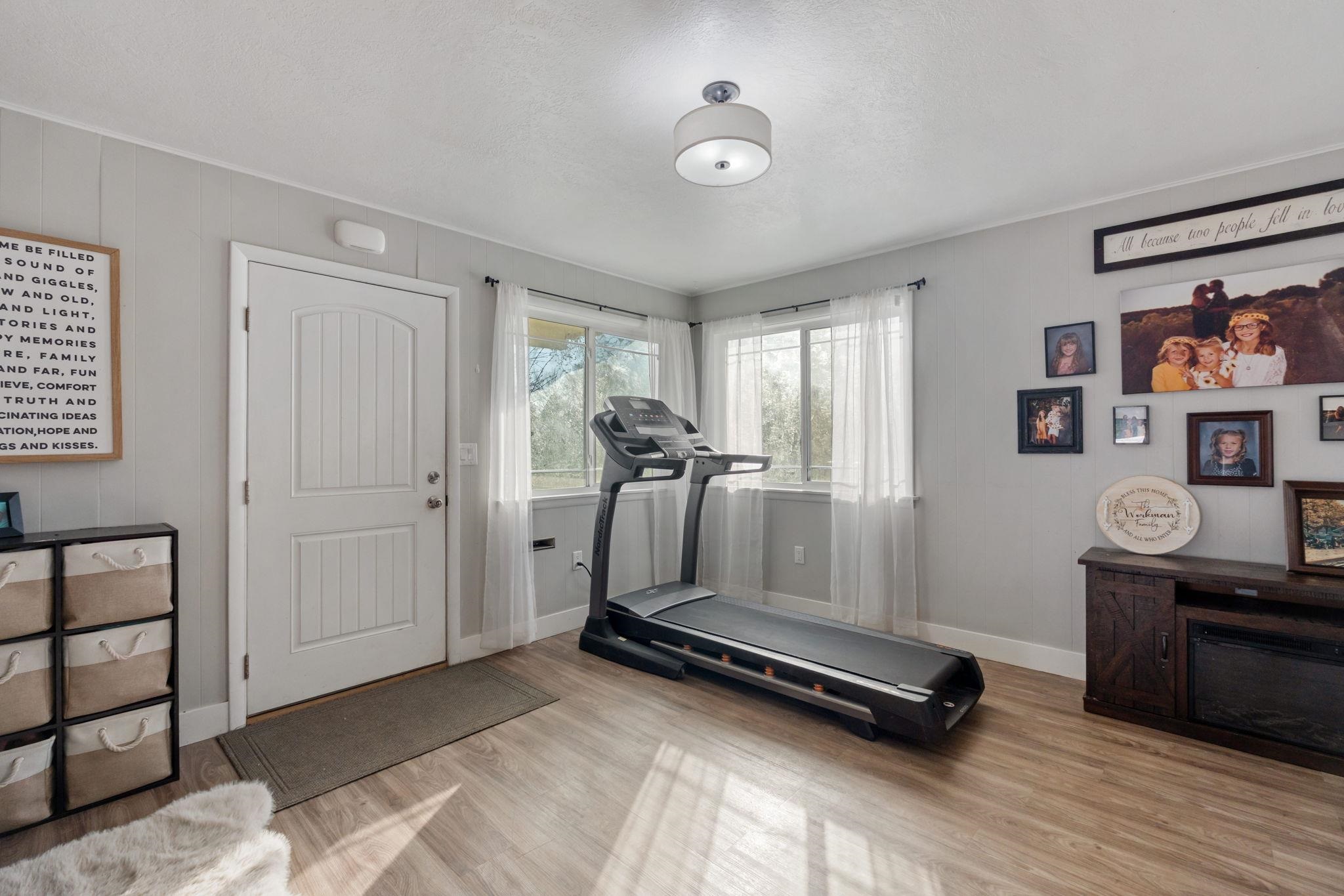 203 Tyler Street, American Falls, Idaho image 3