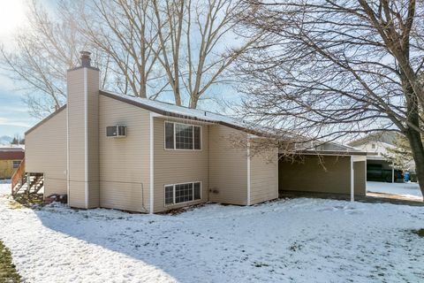 Photo of 1965 Butte St, Pocatello, ID 83201 (MLS # 581387)