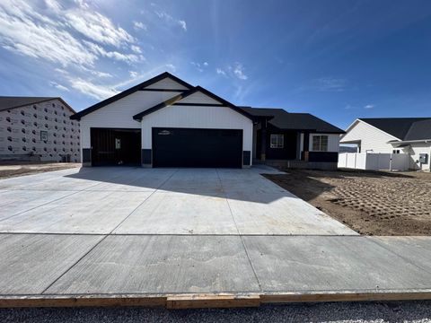 Photo of 3013 DeWinter Dr, Pocatello, ID 83204 (MLS # 581333)