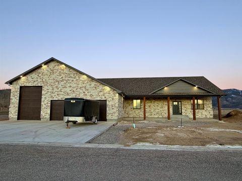 Homes For Sale - 225 Merrill Way<br/> Grace, ID 83241