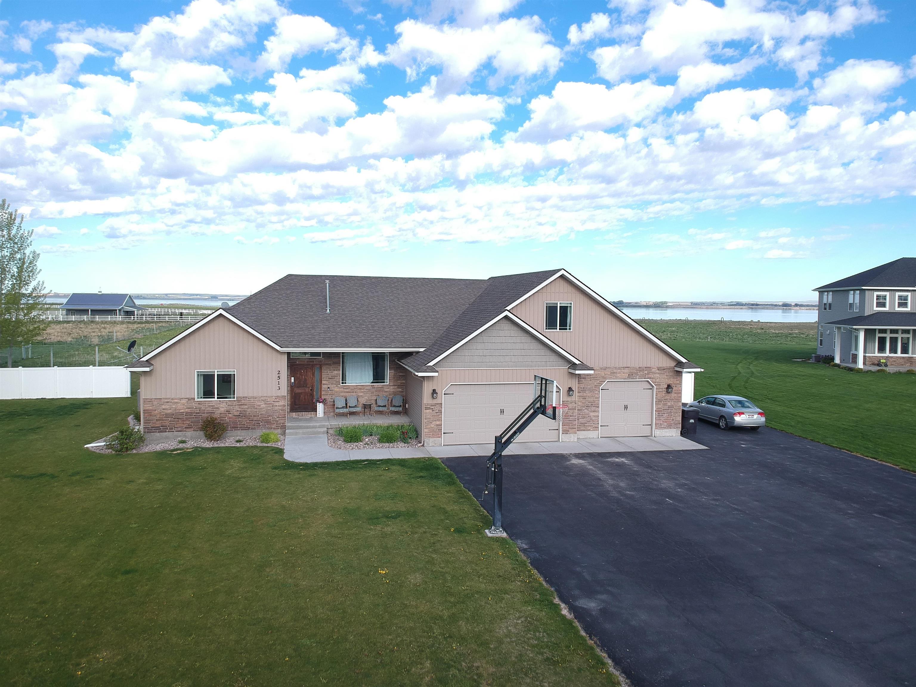 2513 S Bay Place, American Falls, Idaho image 2