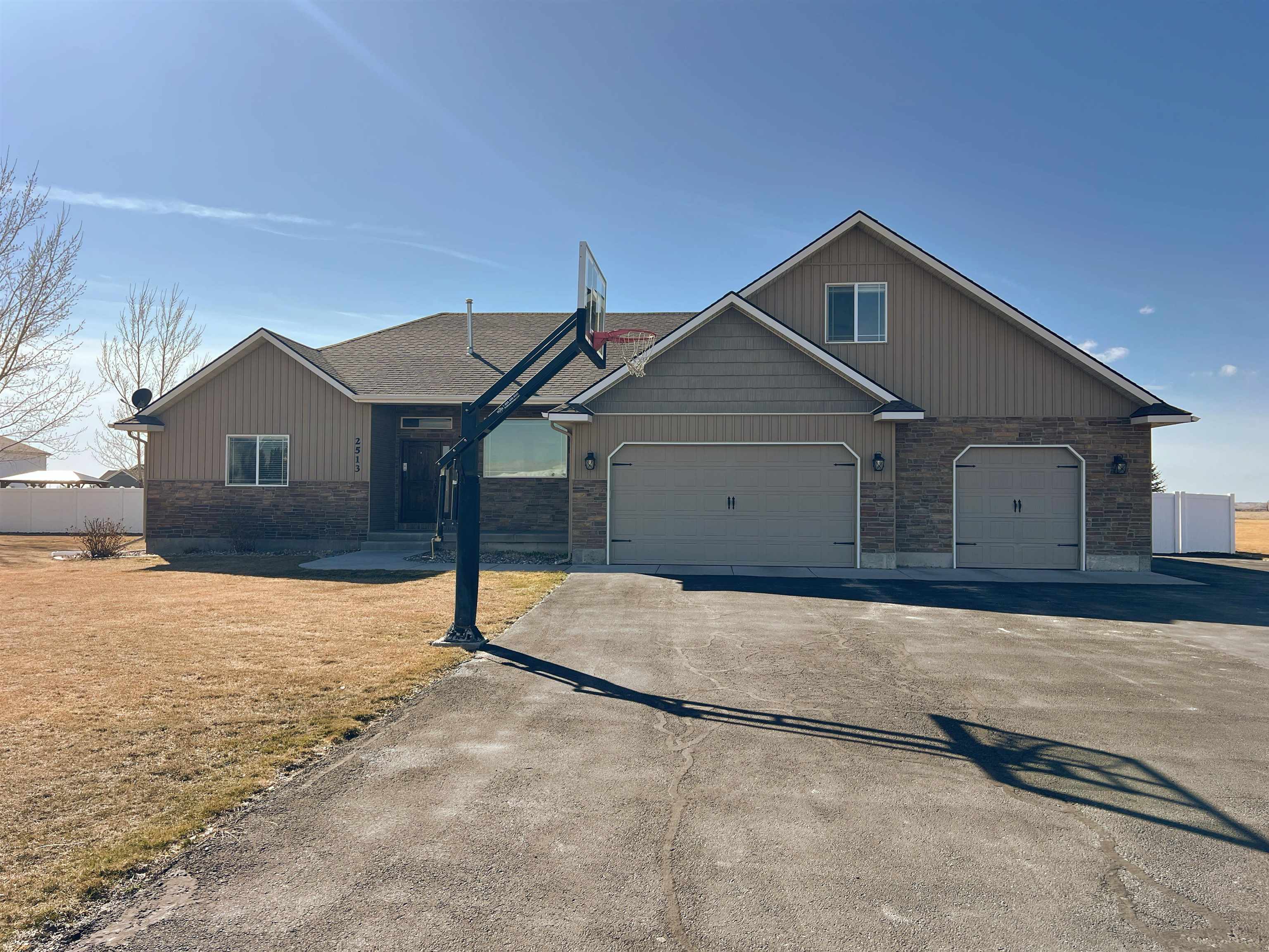 2513 S Bay Place, American Falls, Idaho image 1