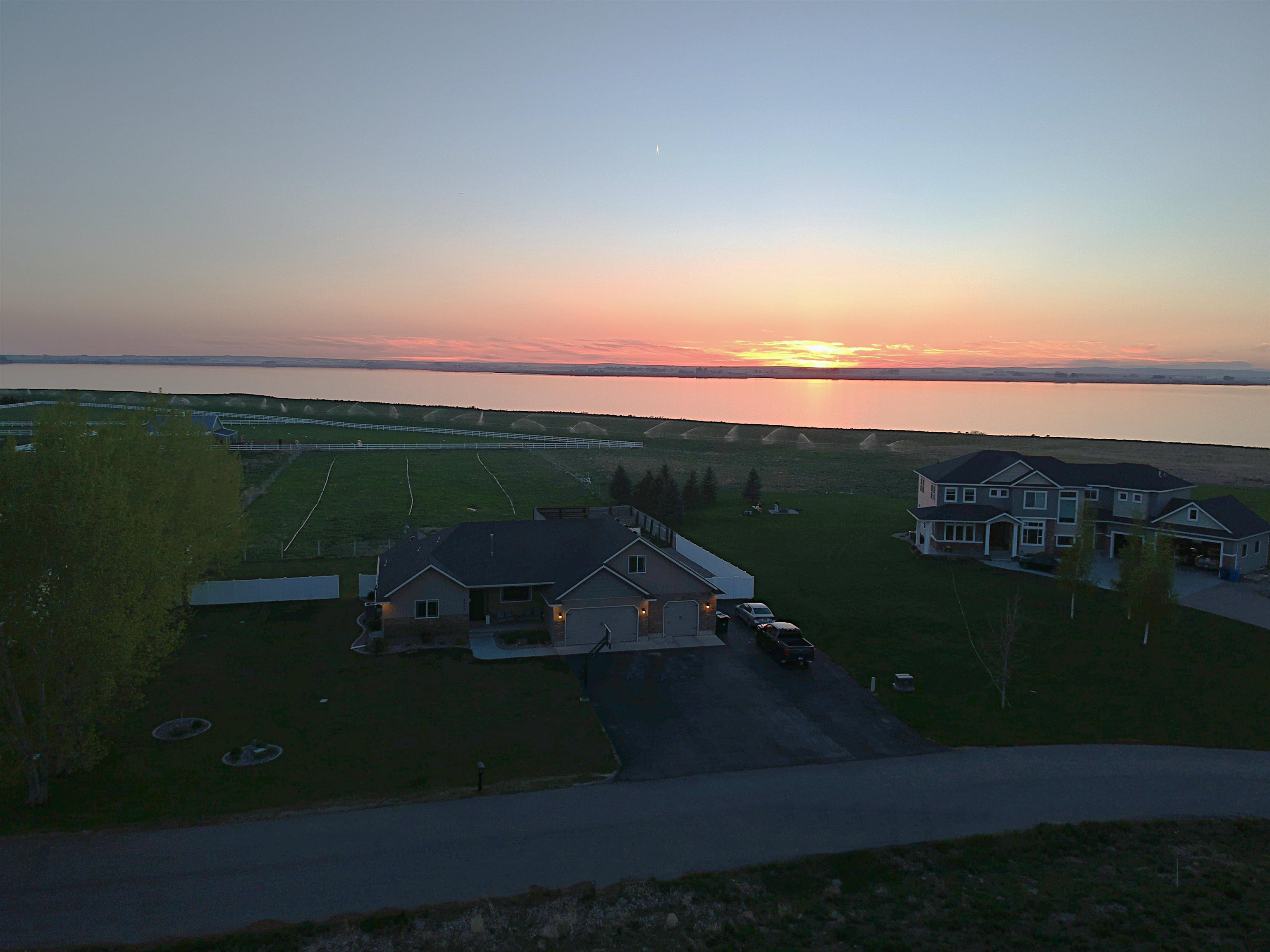 2513 S Bay Place, American Falls, Idaho image 1