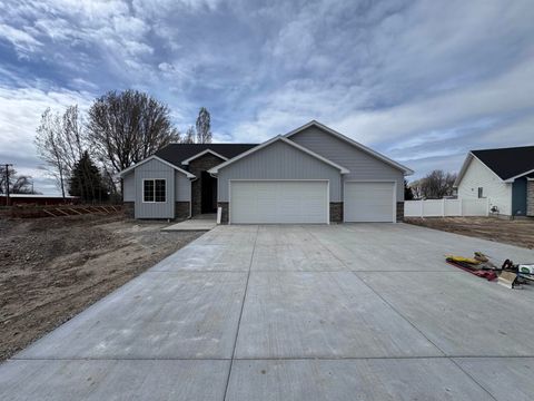 Homes For Sale - 394 Wind River<br/> Shelley, ID 83274