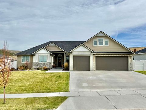 Photo of 2406 Greenfield, Pocatello, ID 83201 (MLS # 580925)