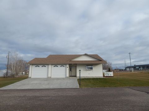 Photo of 2908 Sunbeam Rd Unit D, American Falls, ID 83211 (MLS # 581309)