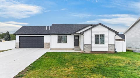 Homes For Sale - 345 Skyline Peak Lp Loop<br/> Inkom, ID 83245