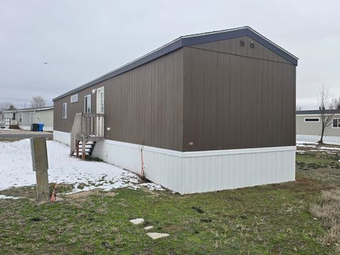 Mobile Home For Sale - 1730 W Quinn Road #613<br/> Pocatello, ID 83202