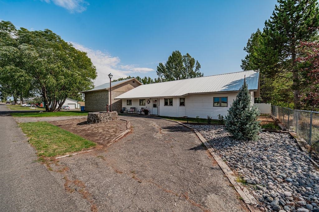 462 Walnut St, Ashton, Idaho image 1