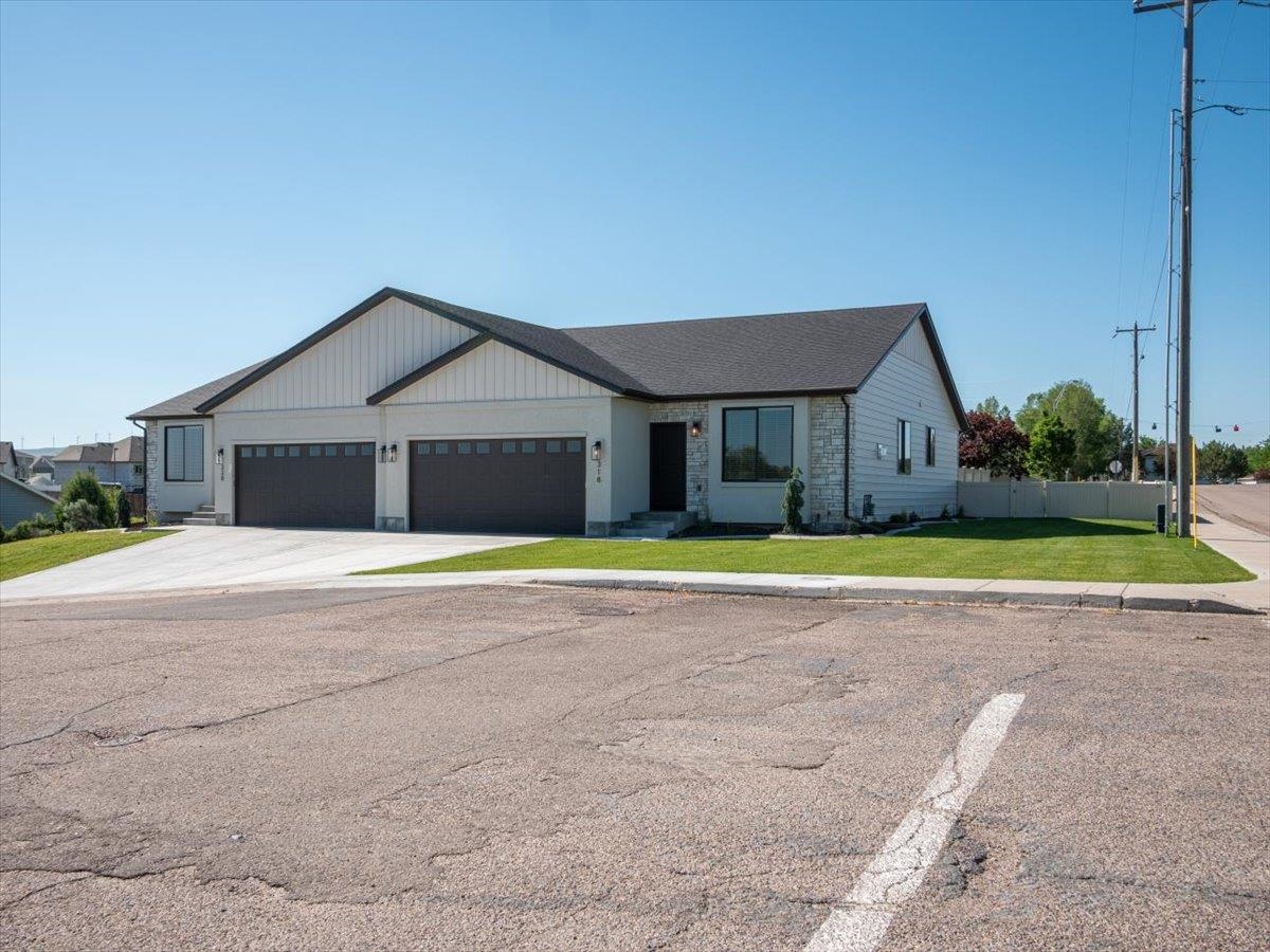 318 Lakeview Blvd, American Falls, Idaho image 1