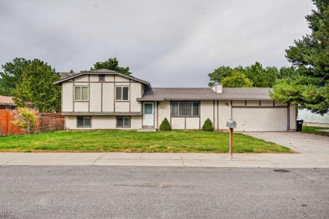 Photo of 523 Hiawatha St, Pocatello, ID 83204 (MLS # 583467)