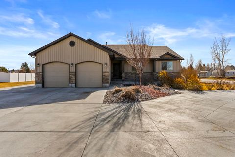 Homes For Sale - 303 S Park Ave<br/> Firth, ID 83236