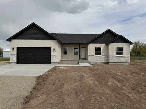 Townhouse For Sale - 11 N 460 W Bishop Drive<br/> Blackfoot, ID 83221