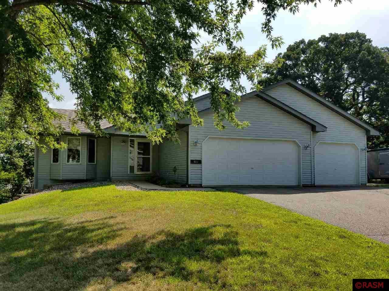 Photo 1 of 17 — 911 Park Drive, Belle Plaine, MN 56011