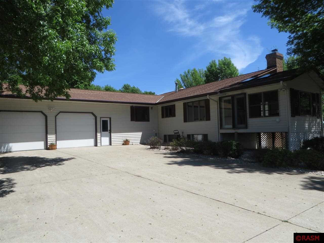 Photo 1 of 21 — 17572 510 Ave, Lake Crystal, MN 56055
