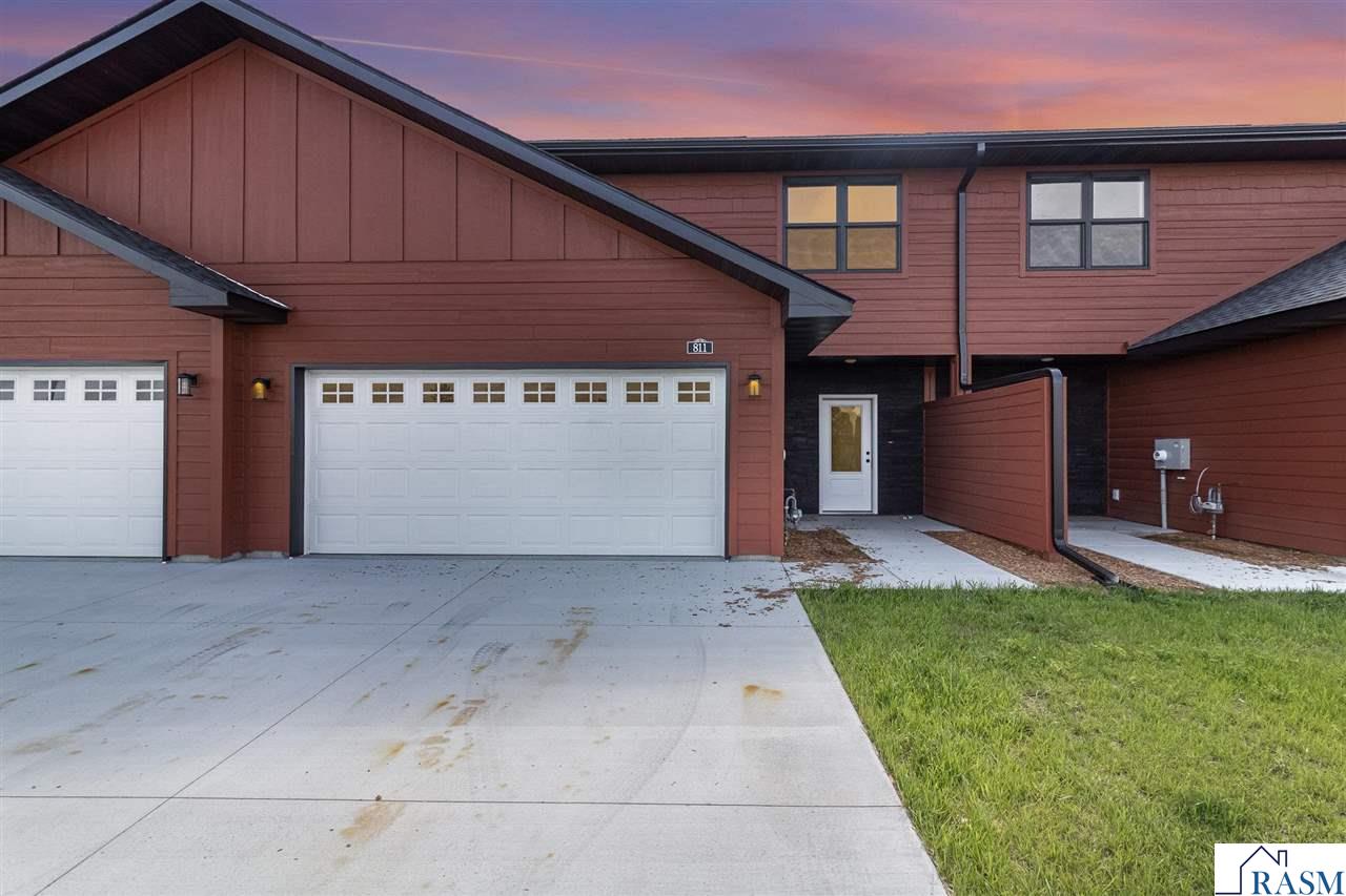 Photo 1 of 26 — 811 Viburnum Street, Belle Plaine, MN 56011
