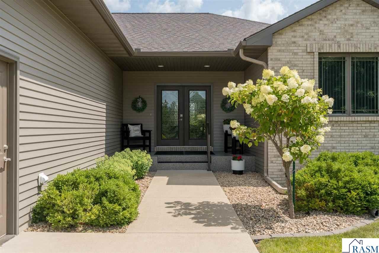 121 Grovebrook Drive