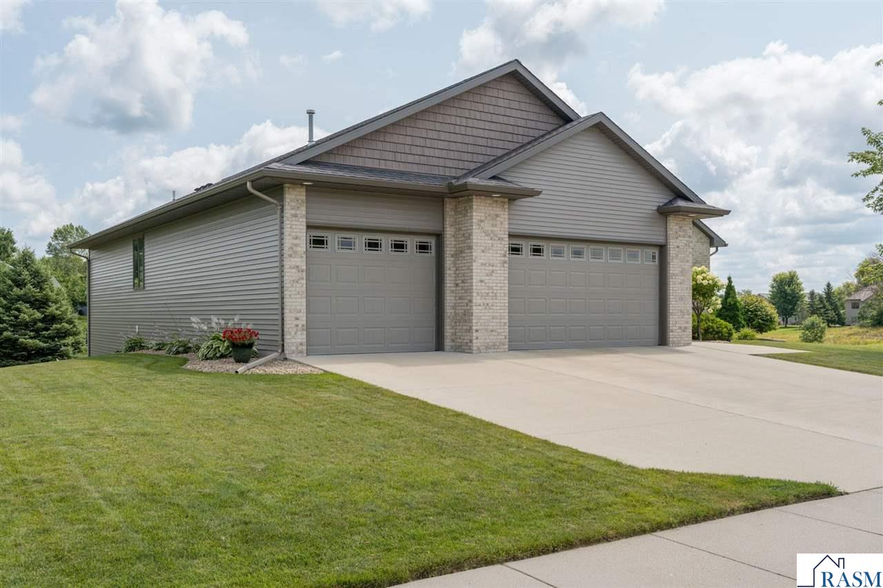 121 Grovebrook Drive