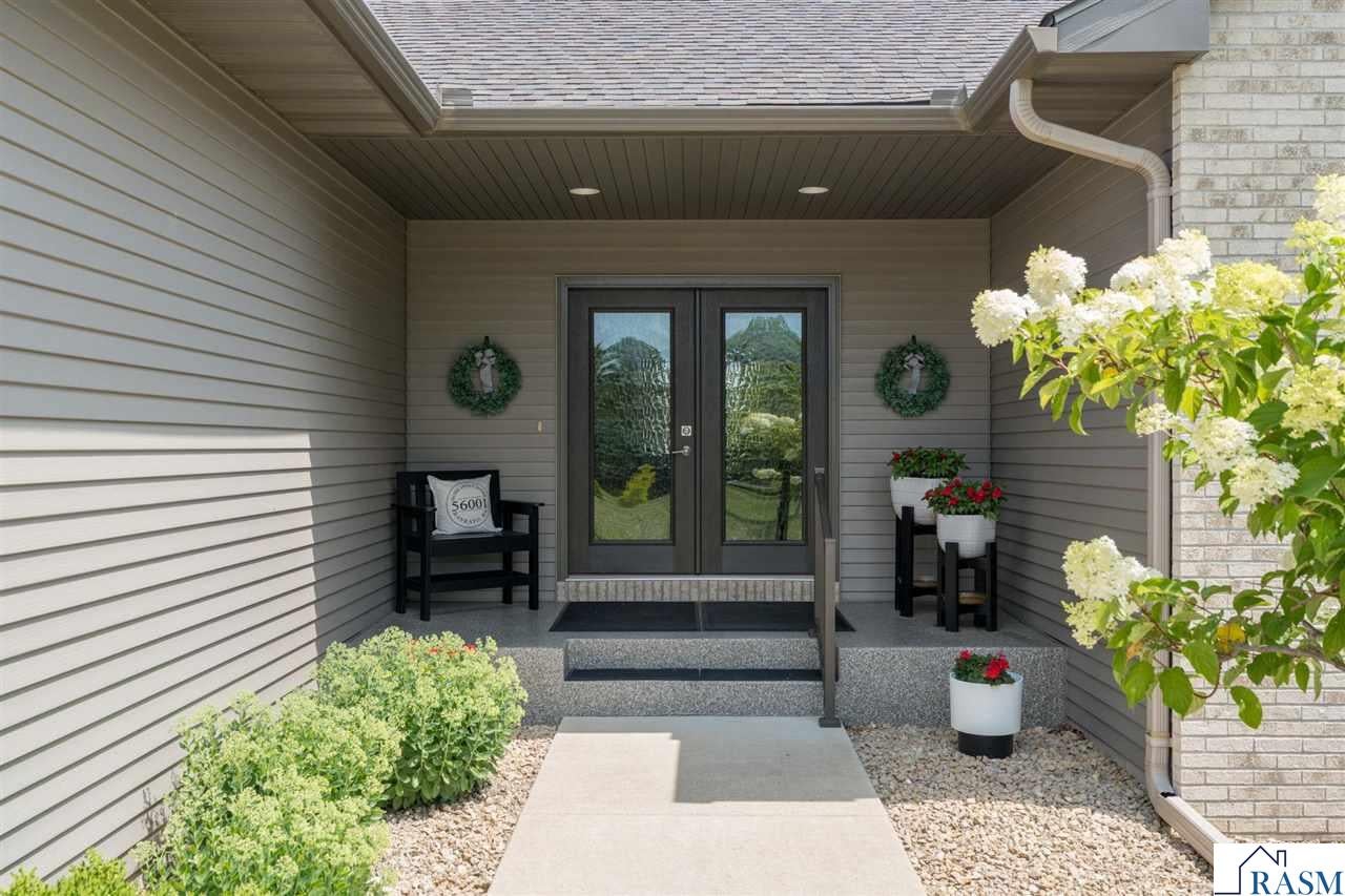 121 Grovebrook Drive