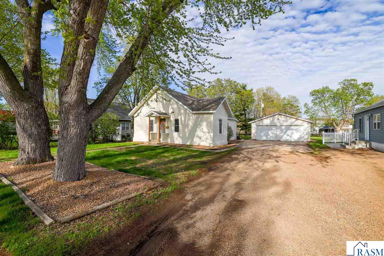 Photo 1 of 36 — 219 S Cedar Street, Belle Plaine, MN 56011