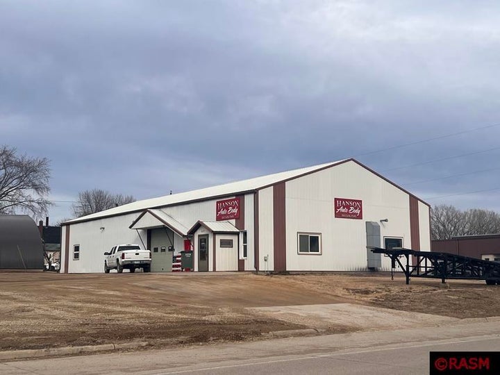 Photo 1 of 15 — 1027 E 7th Street, Blue Earth, MN 56013
