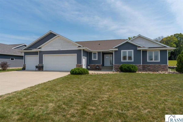 705 MAPLE LN, EAGLE LAKE, MN 56024 - Image 484b4c1ddff56139b3fe0d1ce013fa2e/3392135963