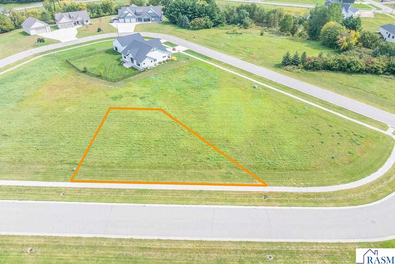 Photo 1 of 17 — 215 Double Eagle Drive, Mankato, MN 56001