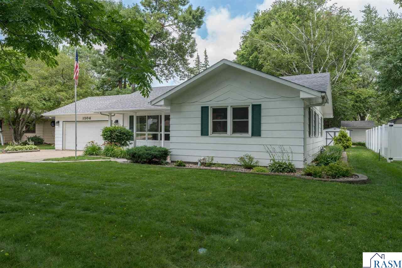 Photo 1 of 35 — 1506 James Drive, North Mankato, MN 56000