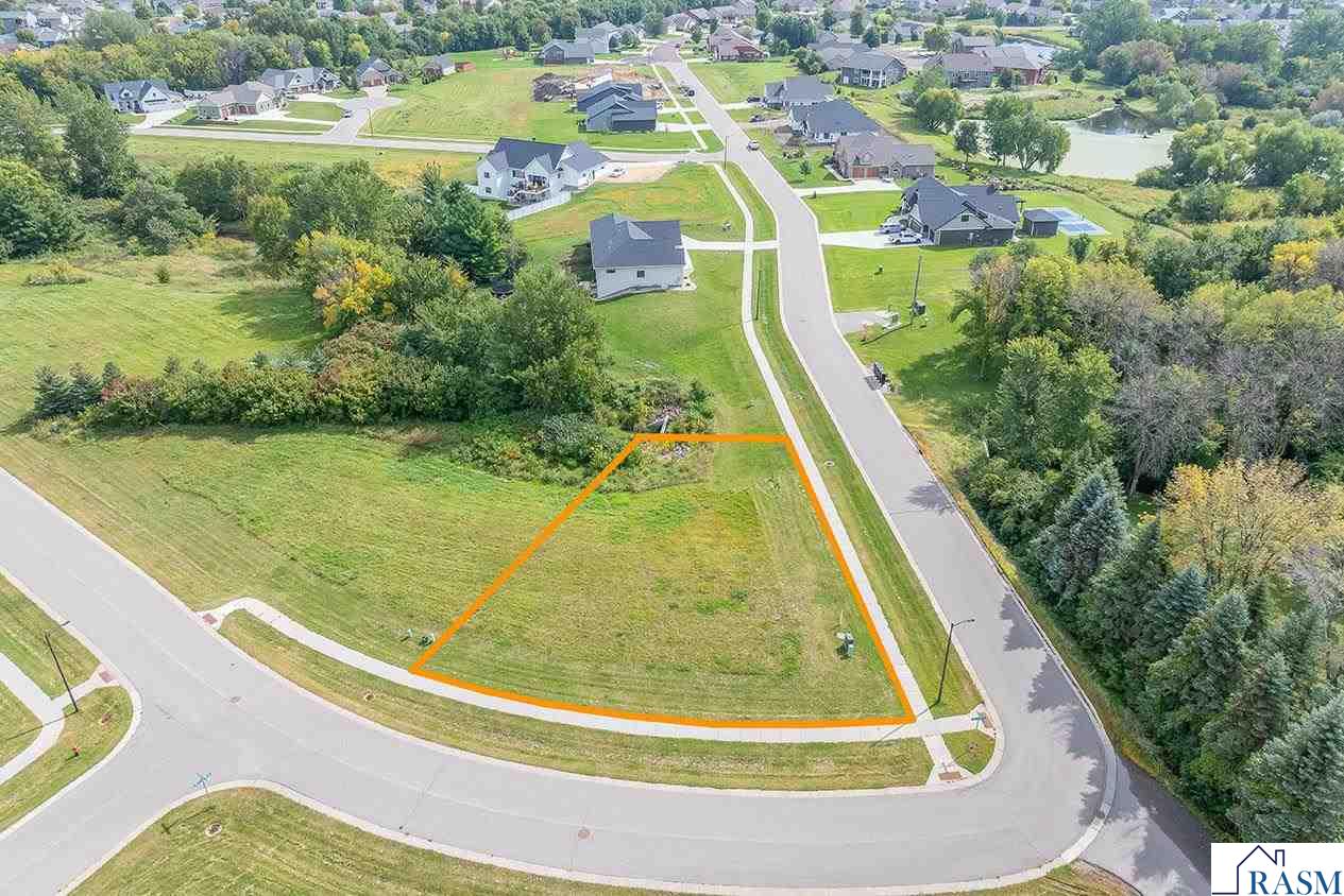 Photo 1 of 17 — 101 Pine Creek Road, Mankato, MN 56001