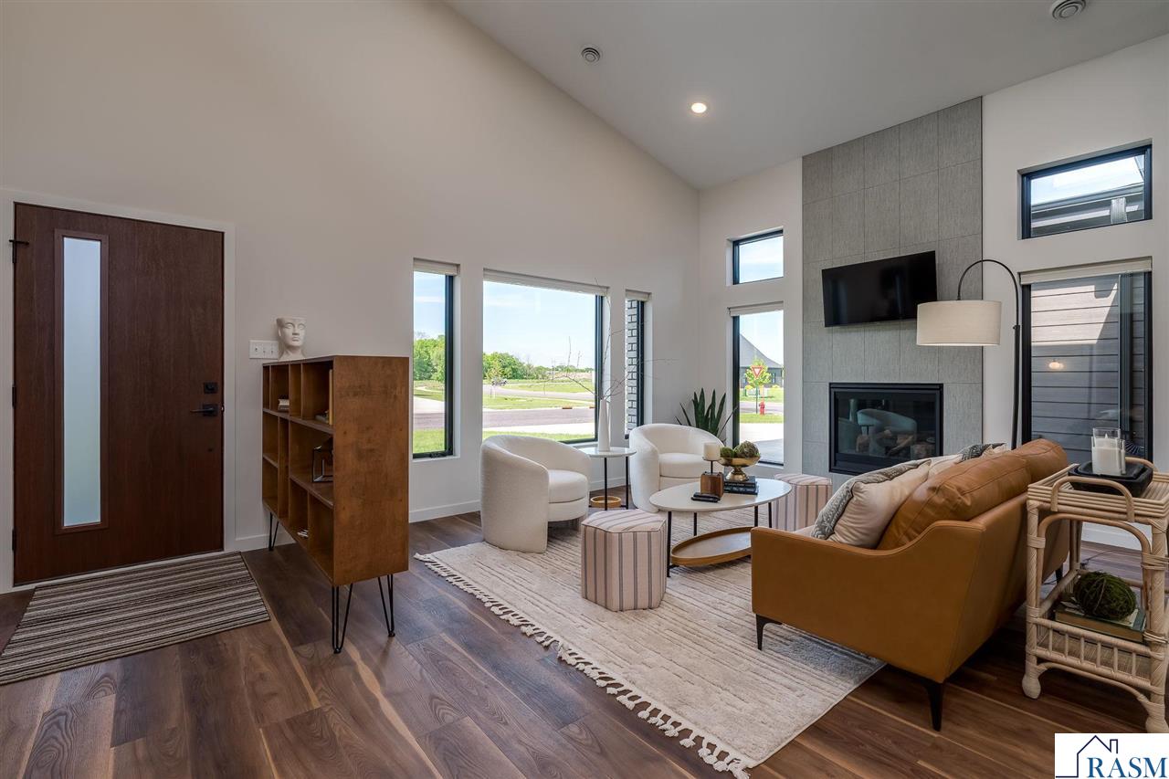 11 South Pointe Court