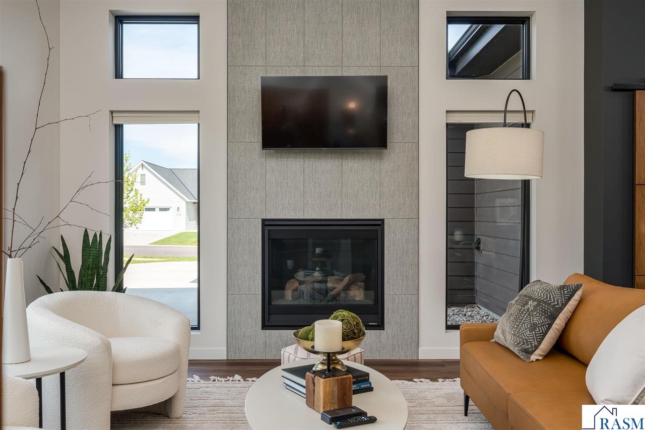 11 South Pointe Court