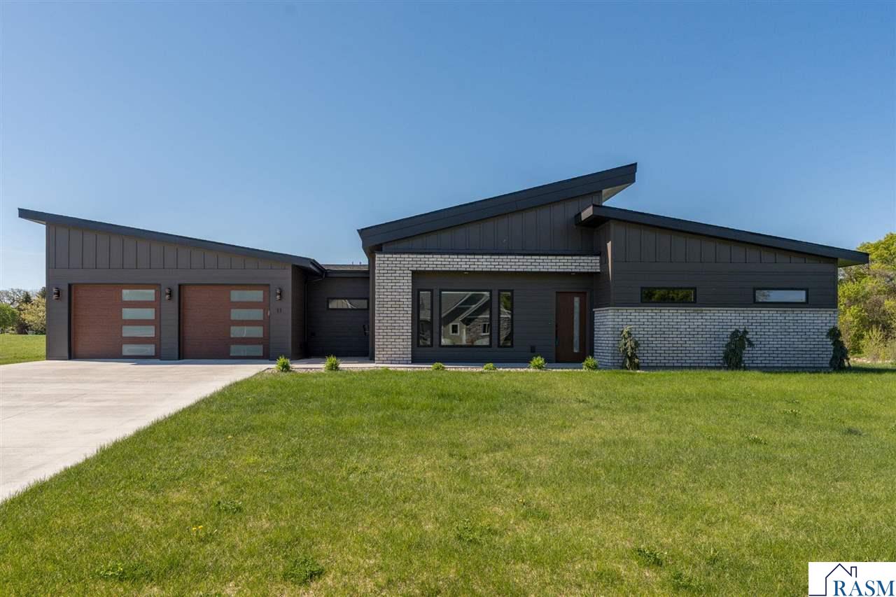 11 South Pointe Court