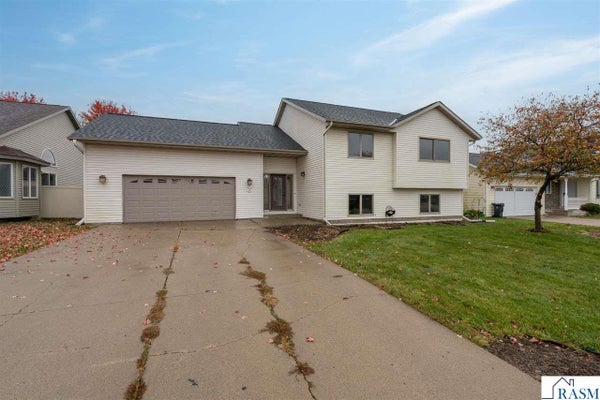 109 QUINION DR, MANKATO, MN 56001 - Image 5eb5df95c4e8a7b59166331674c17191/1275927778