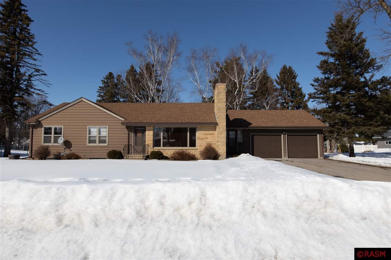 Photo 1 of 30 — 413 SW 6th Street, Wells, MN 56097