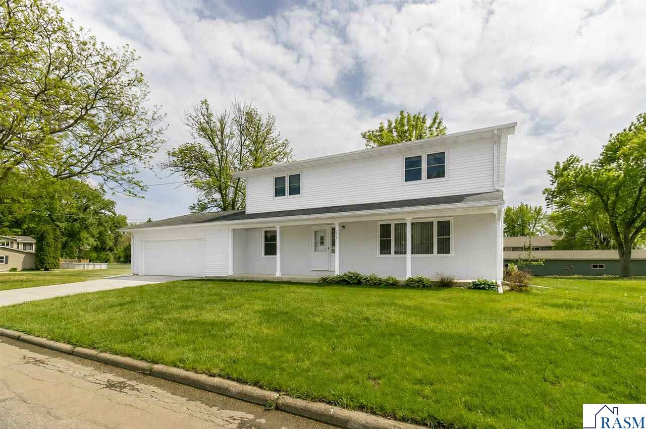 Photo 1 of 49 — 322 E Blue Earth Street, Lake Crystal, MN 56055
