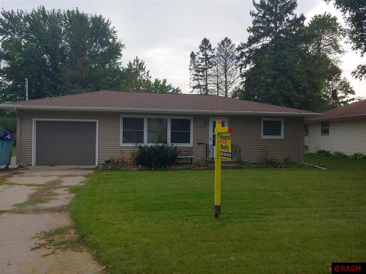 Photo 1 of 15 — 512 10th Ave SE, Waseca, MN 56093
