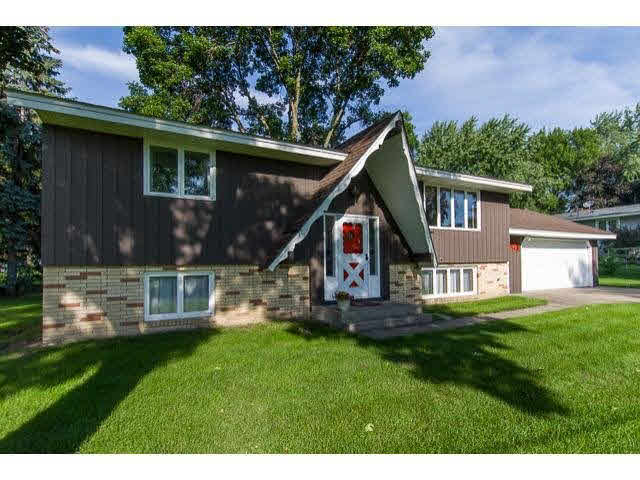 Photo 1 of 18 — 1500 14th Avenue NW, New Brighton, MN 55112