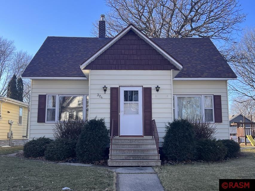 Photo 1 of 30 — 324 S Ramsey Street, Blue Earth, MN 56013
