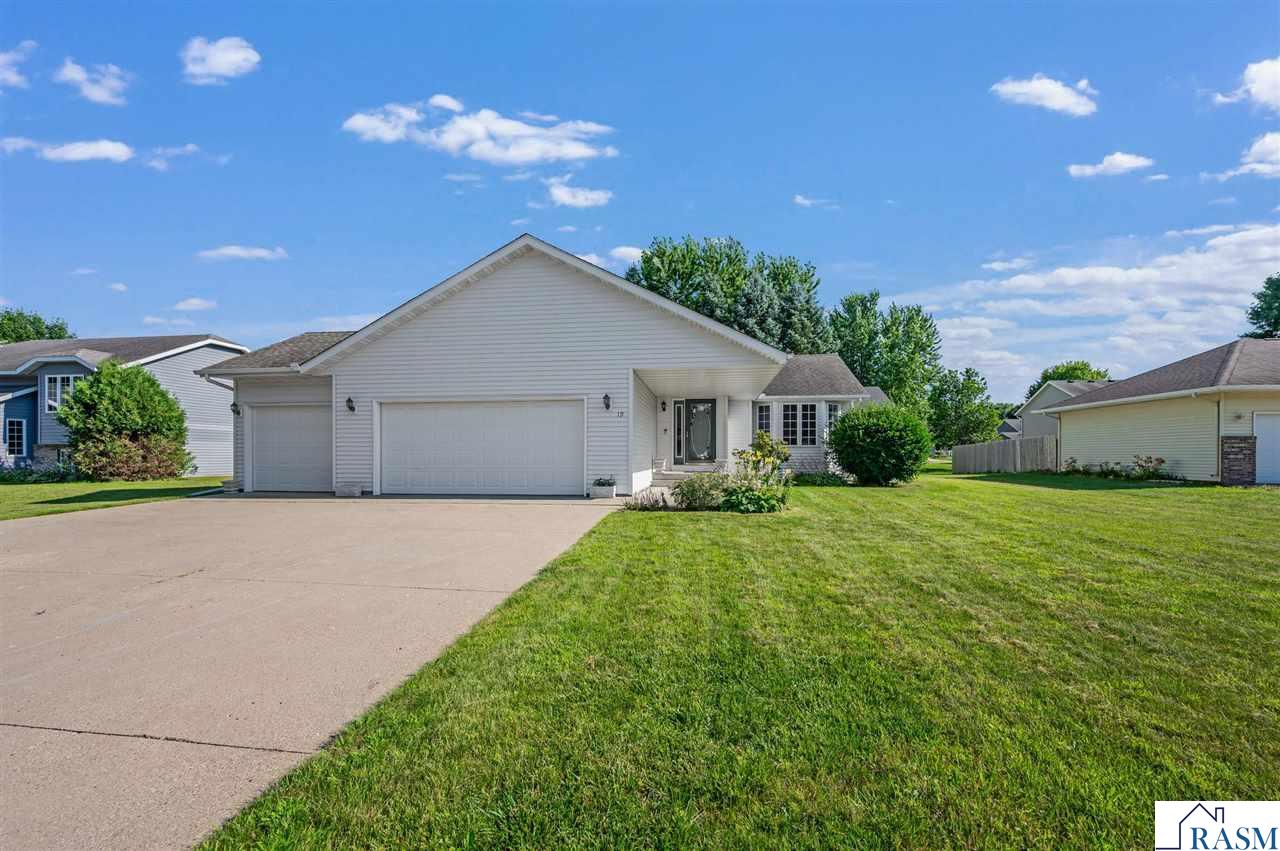 Photo 1 of 36 — 19 La Mar Court, North Mankato, MN 56003