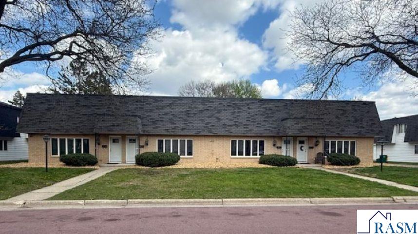 Photo 1 of 13 — 412 Holly Lane, Mankato, MN 56001