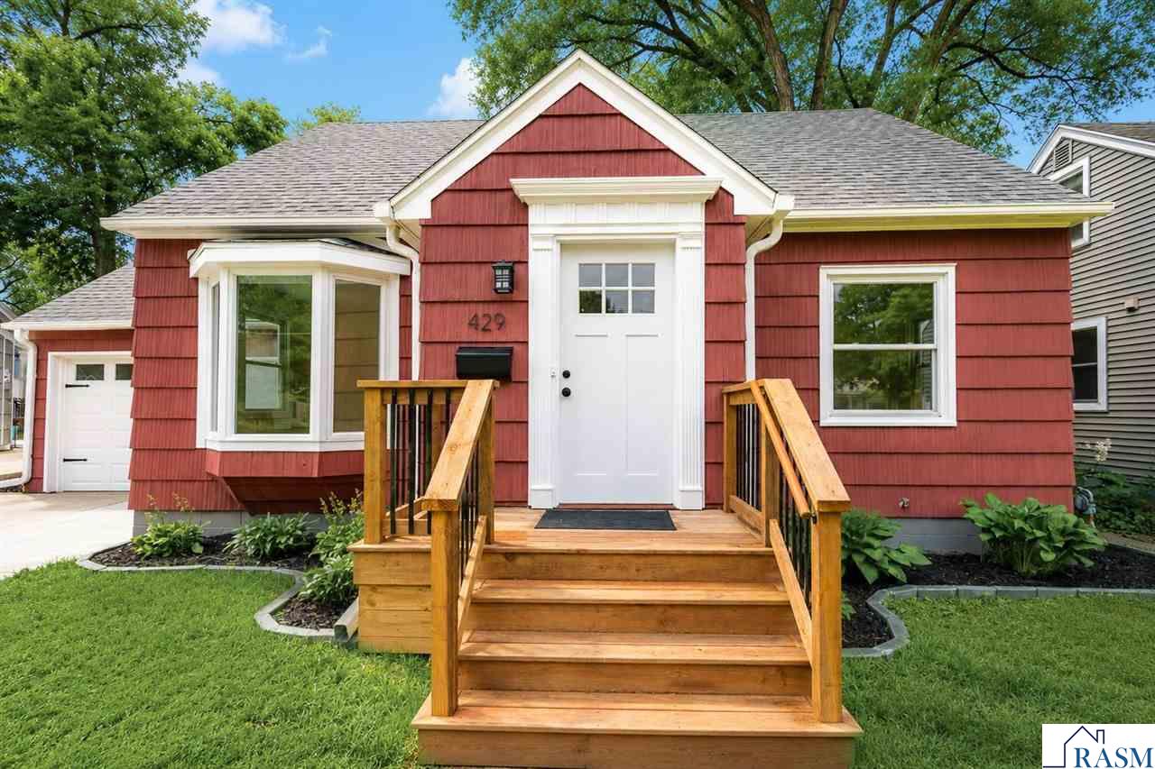 Photo 1 of 33 — 429 Tyler Avenue, North Mankato, MN 56003