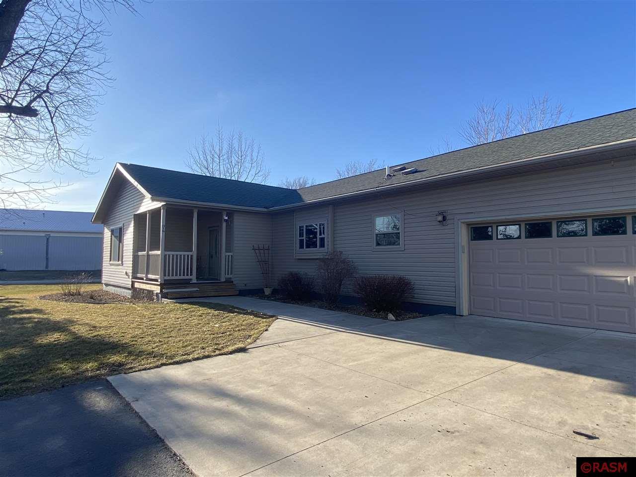 Photo 1 of 37 — 914 E 4th Street, Winthrop, MN 55396