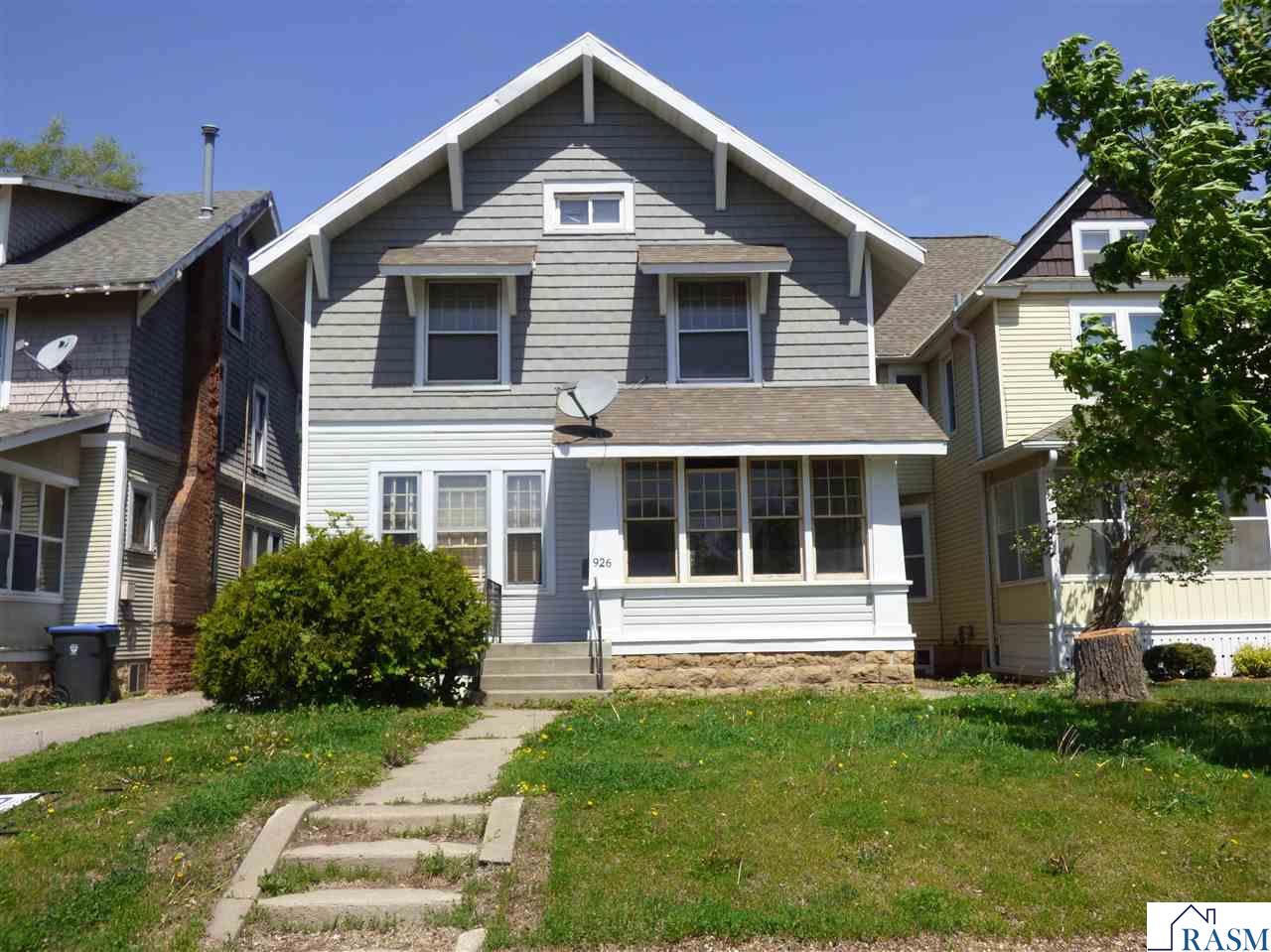 Photo 1 of 9 — 926 S Front Street, Mankato, MN 56001