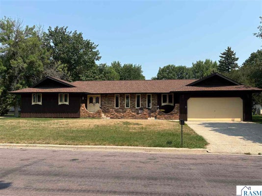 511 3RD ST SW, MADELIA, MN 56062 - Image ce1db73f24b5dd2b105358f648fdc2d4/1651663830