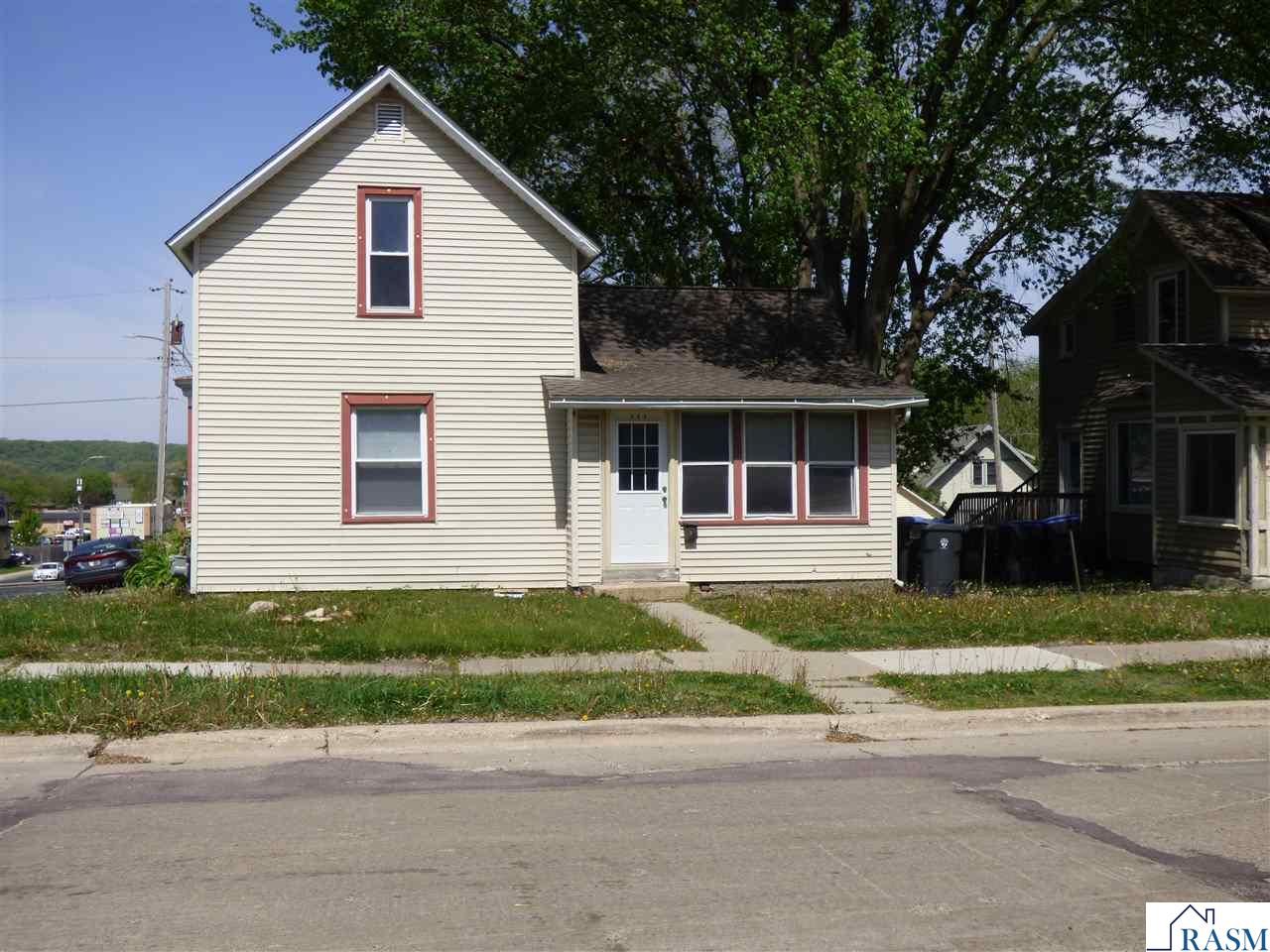 Photo 1 of 9 — 902 N 5th Street, Mankato, MN 56001